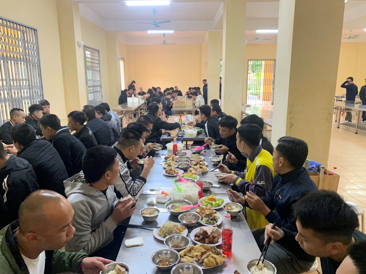 Cơ sở cai nghiện ma túy số 5 Hà Nội tổ chức cho học viên ăn Rằm tháng Giêng