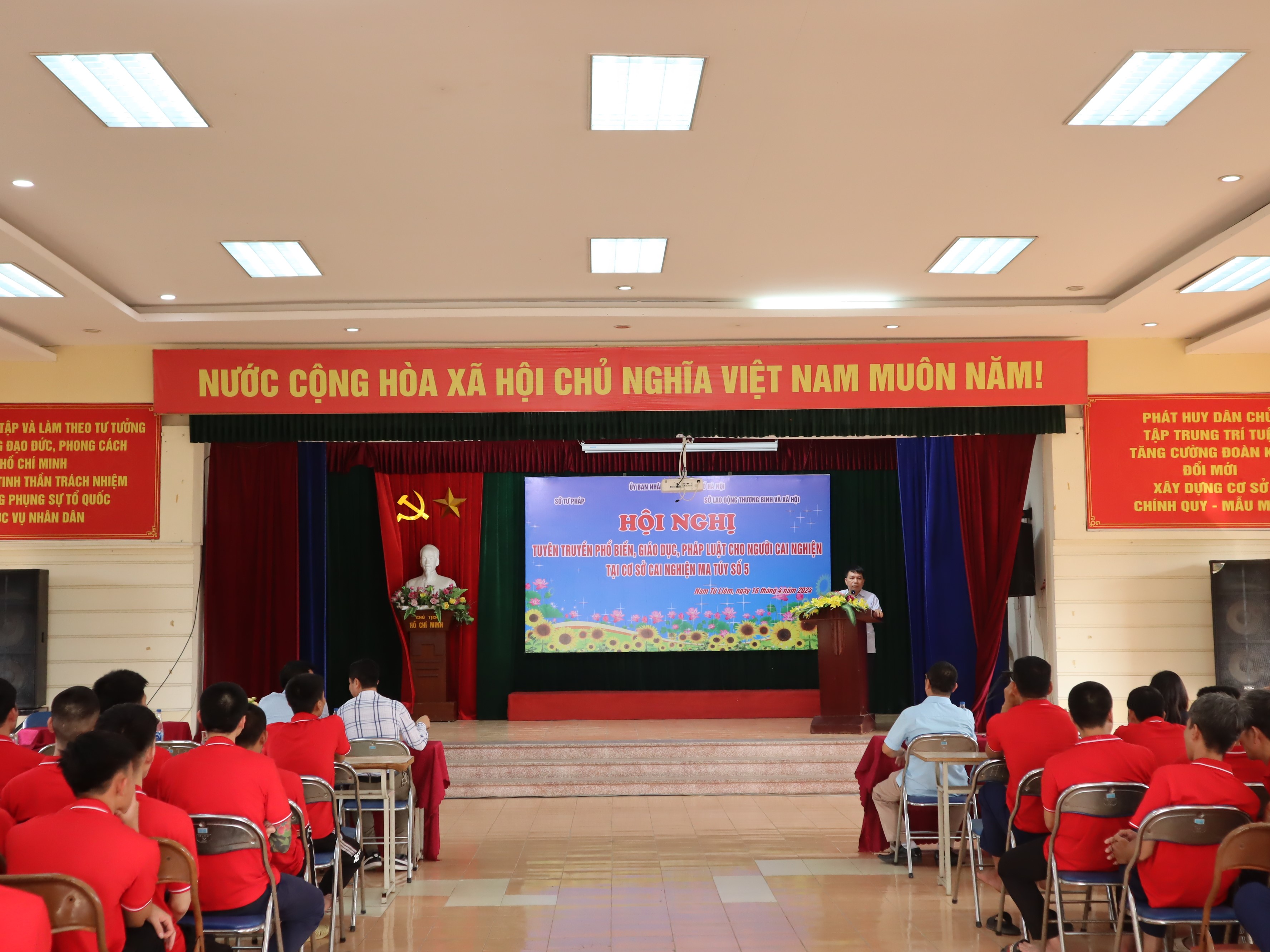 Phổ biến giáo dục pháp luật cho học viên Cơ sở cai nghiện  ma túy số 5 Hà Nội